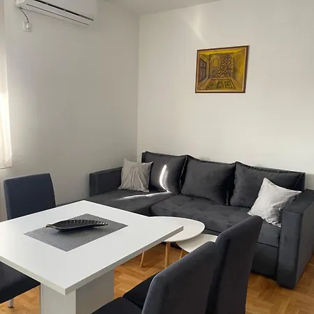 Jana Royal Zarkovo Lejlighed Beograd